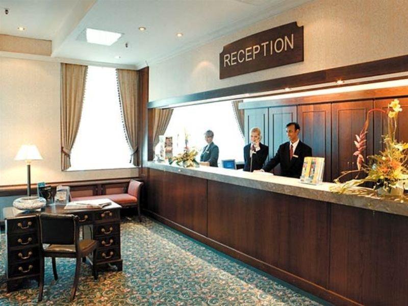 Renaissance Duesseldorf Hotel Interior photo