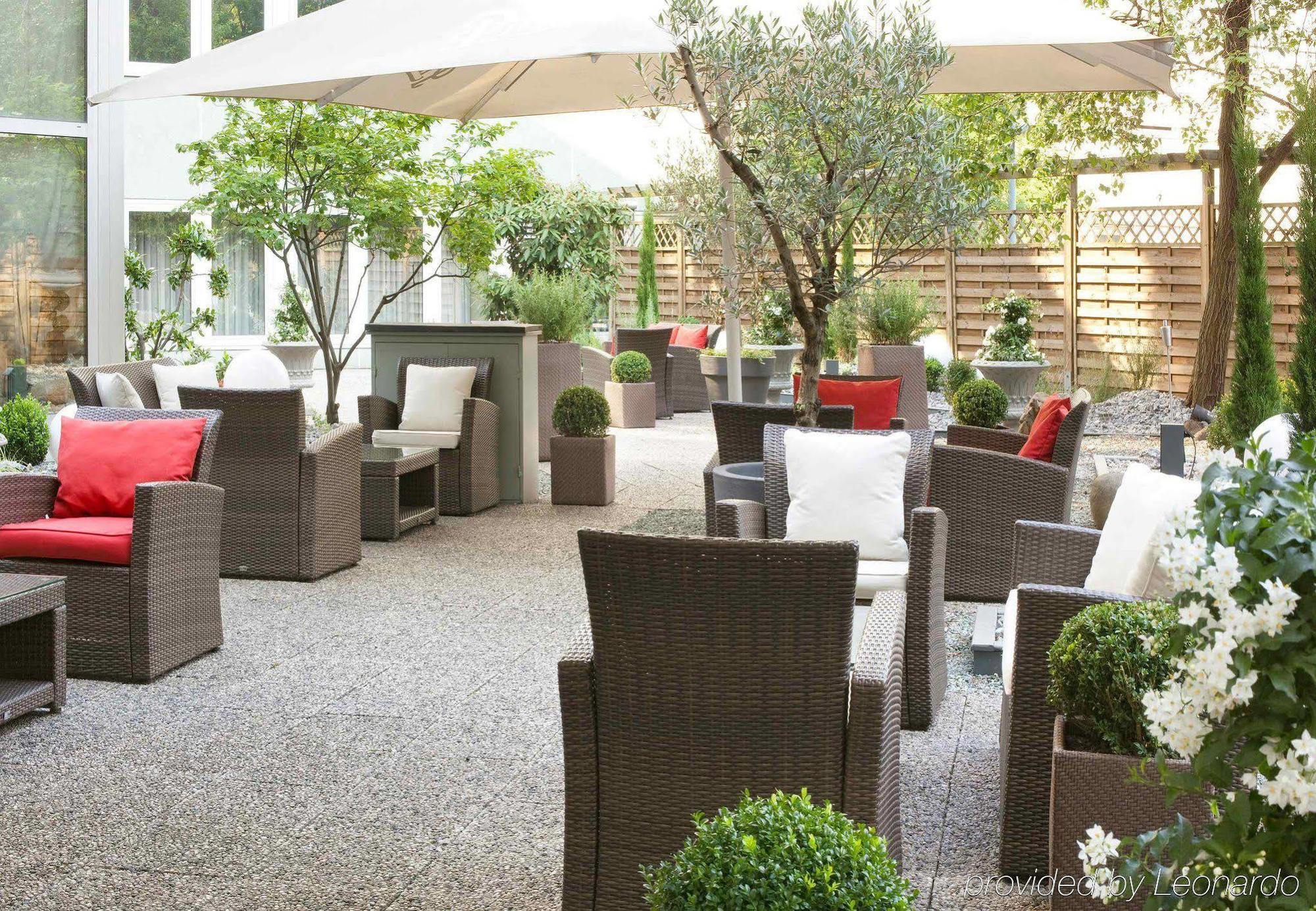 Renaissance Duesseldorf Hotel Exterior photo