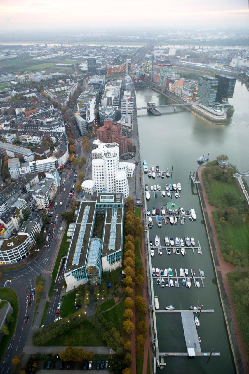 Renaissance Duesseldorf Hotel Exterior photo